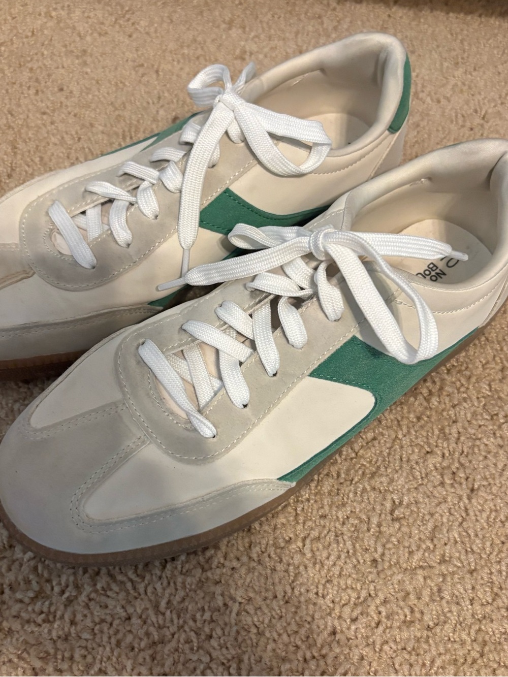 No Boundaries Women’s Retro Sneakers Size 10 White Green Gum Sole Lace-Up